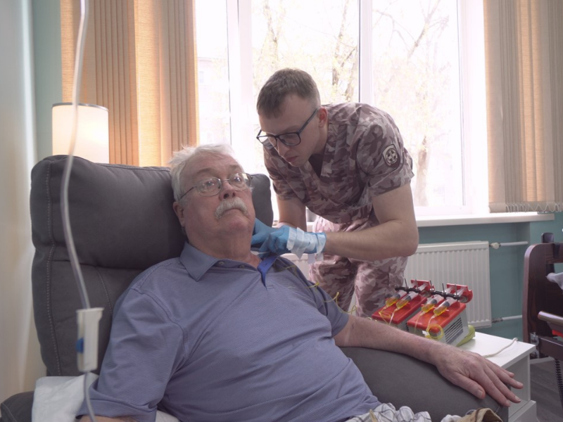 Пациент на лекарственной инъекционной терапии атеросклероза сонных артерий по Методу Лимфатек.