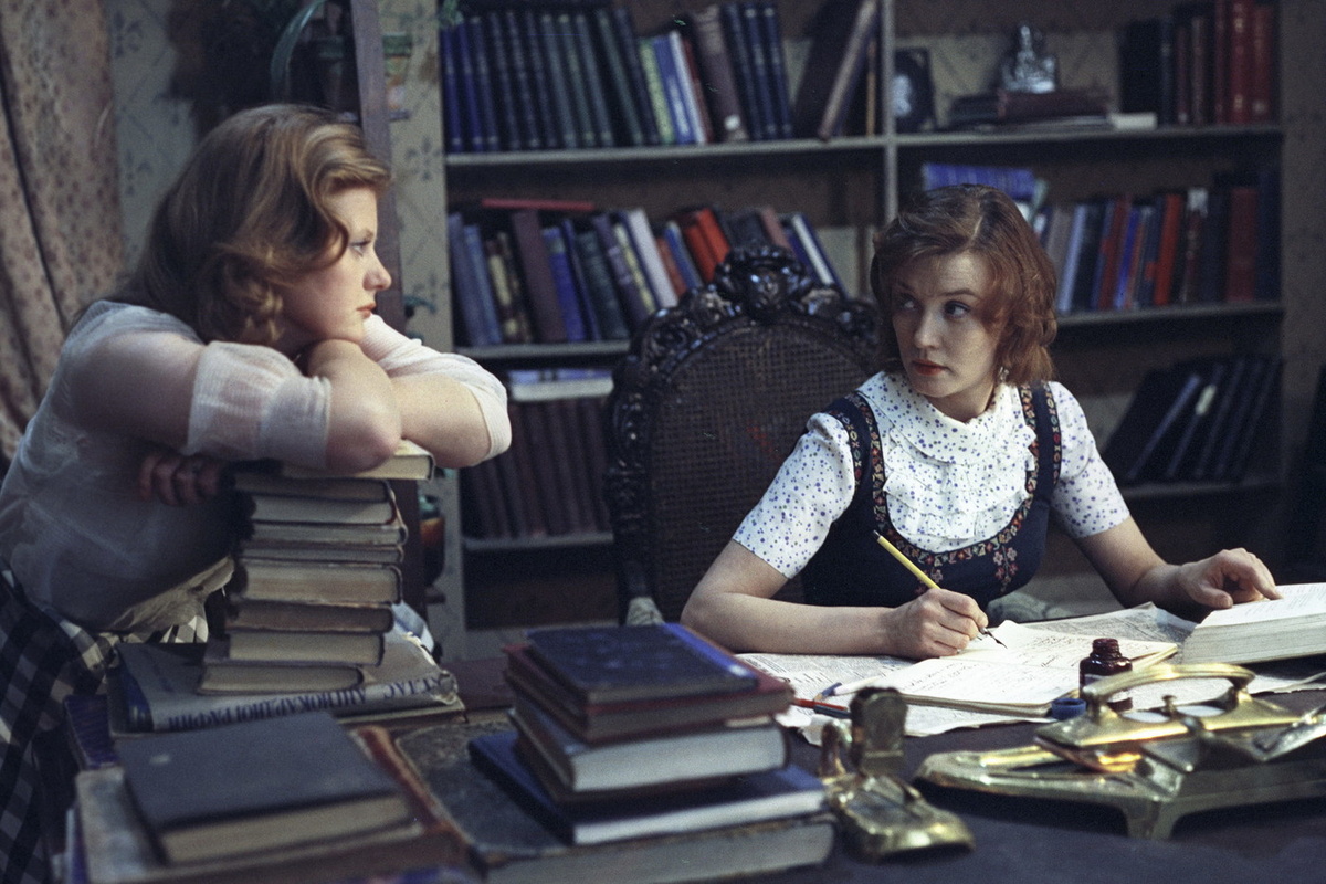 Источник Яндекс картинки. Кадр из фильма "Москва слезам не верит"