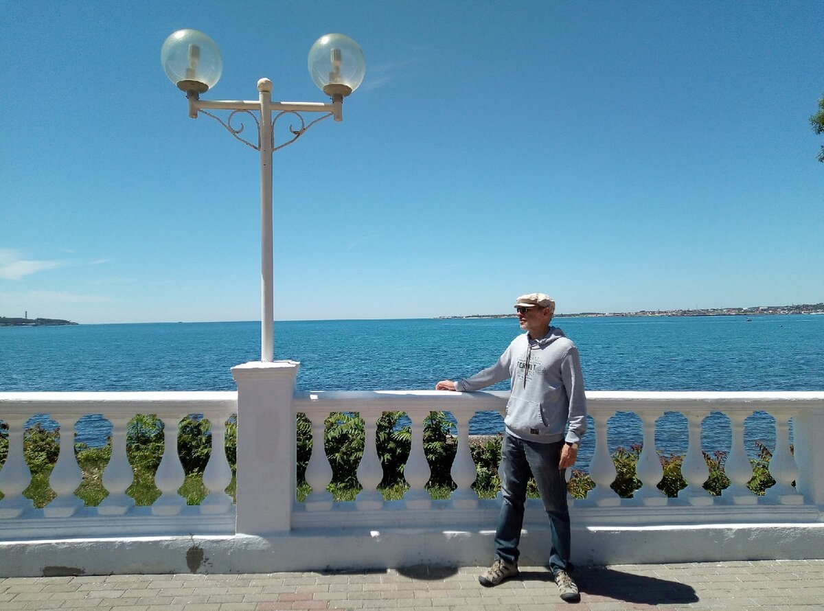 Михаил Лекс, автора рассказа, канала «Как стать счастливым?» и первого комментария