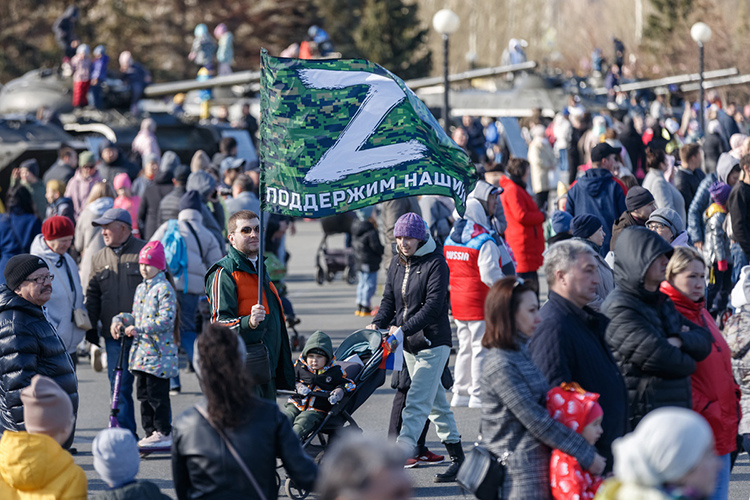 К марафону «Za Россию!» — а подобные концерты уже прошли в целом ряде городов страны, включая и Татарстан, — Казань присоединилась накануне в два часа дня в парке Победы