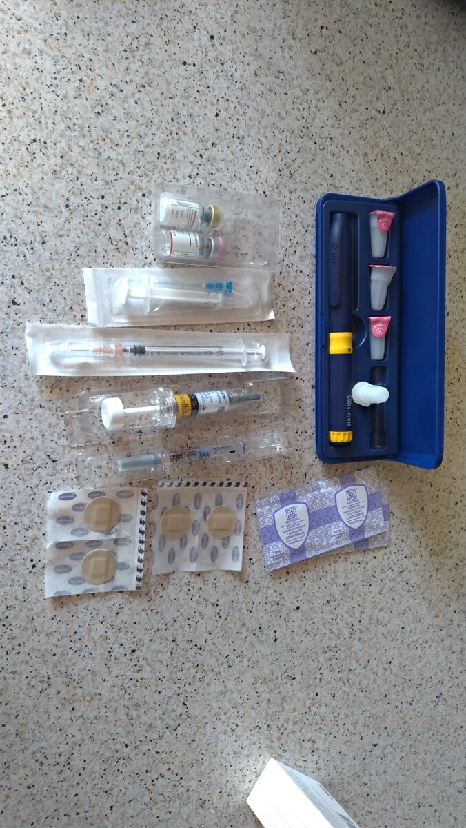 Набор препаратов для стимуляции.За раз надо смешать и вколоть 3 разных препарата.