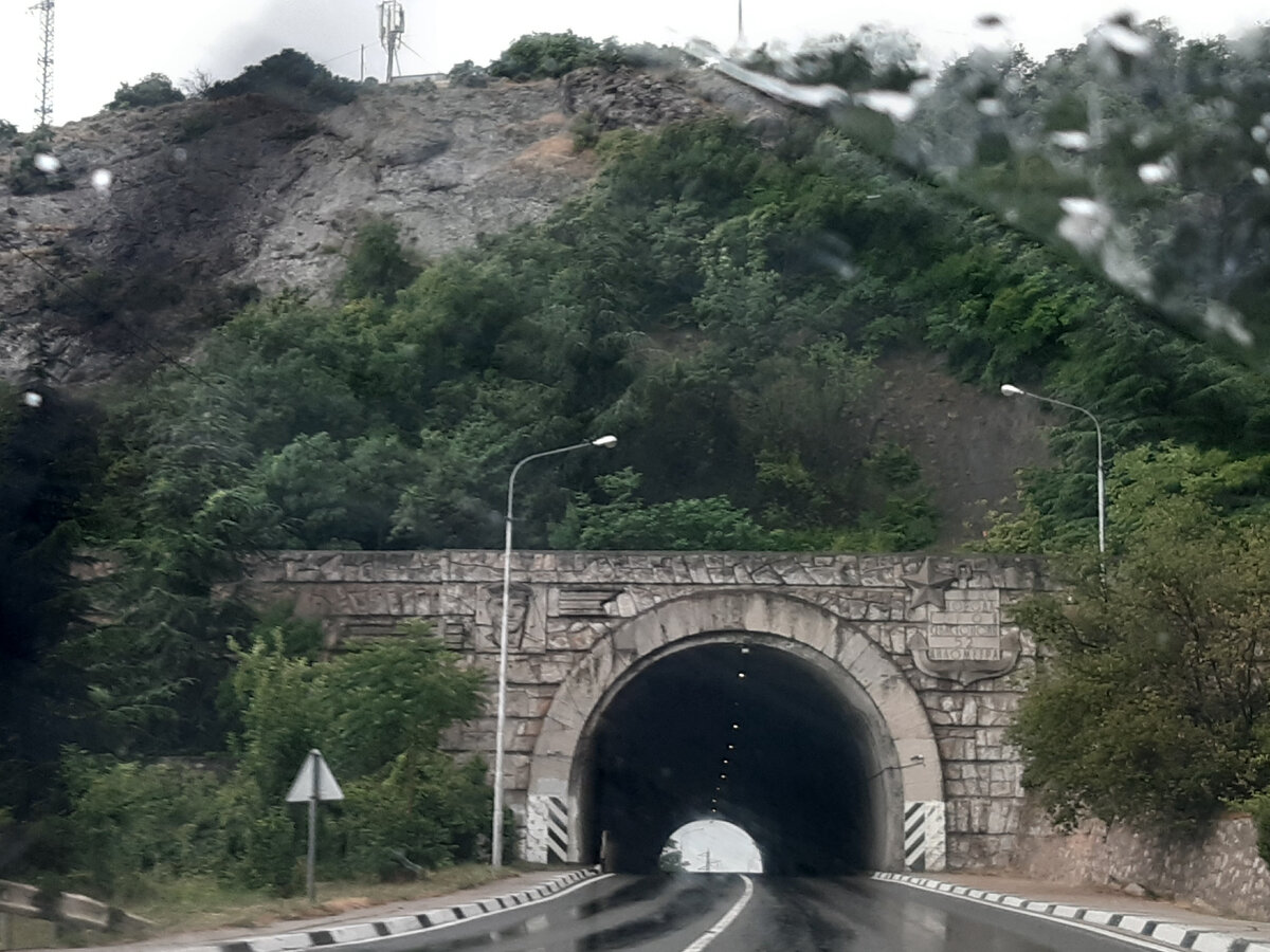 тоннель в скале