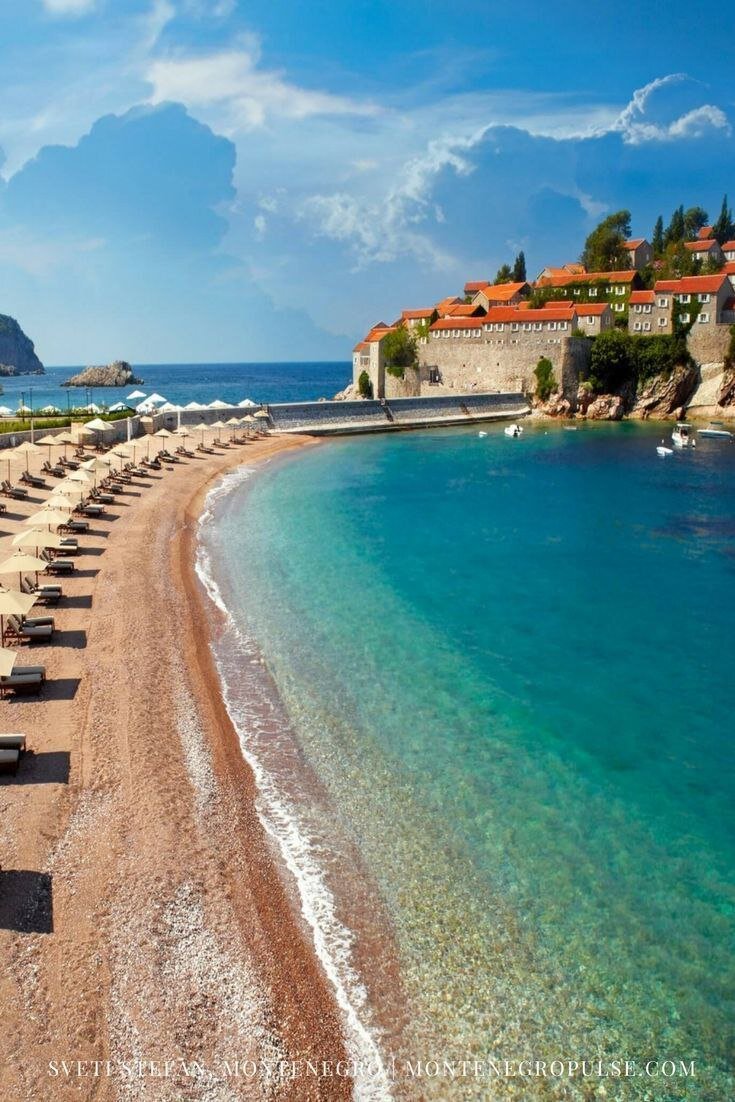 Будва Черногория. Монтенегро Будва Черногория. Sveti Stefan Черногория. Черногория Монтенегро пляж.