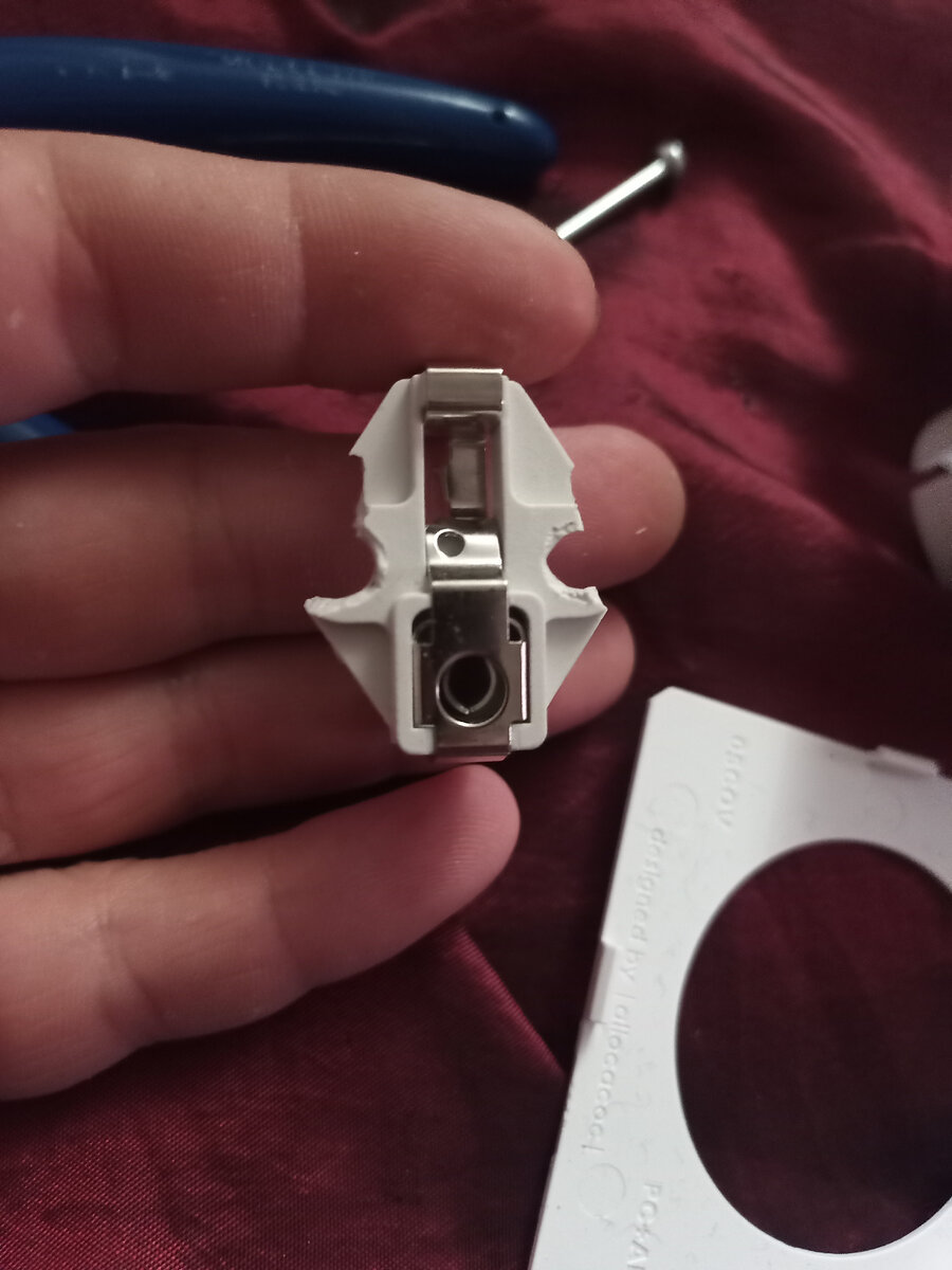 Сломанное крепление вилки.