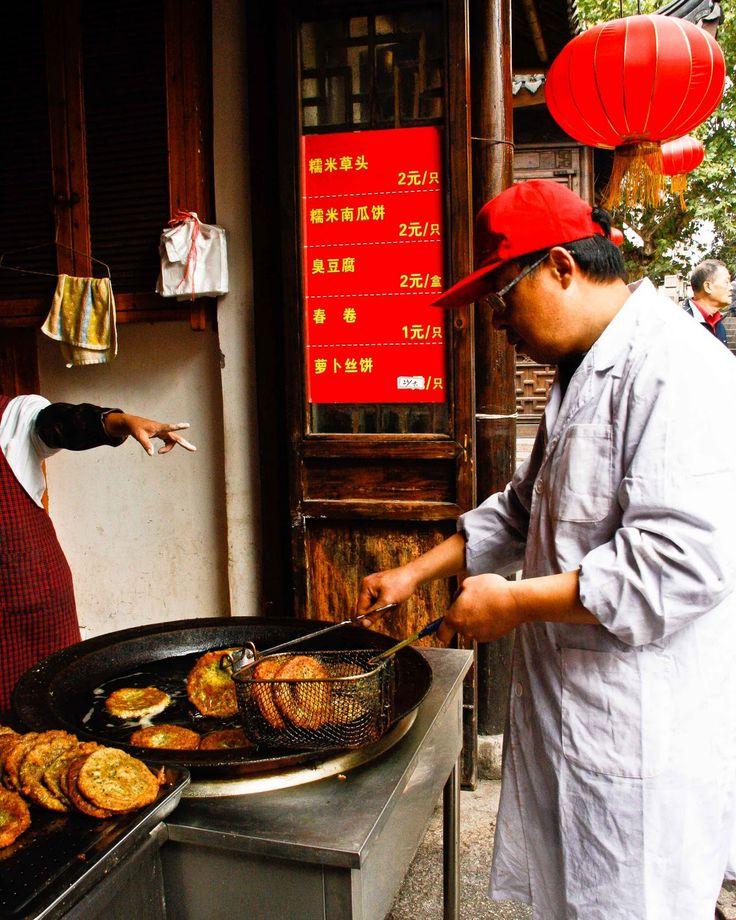 Шанхай стрит фуд. Китайская уличная еда. Китай еда на улице. Китайский стрит фуд.