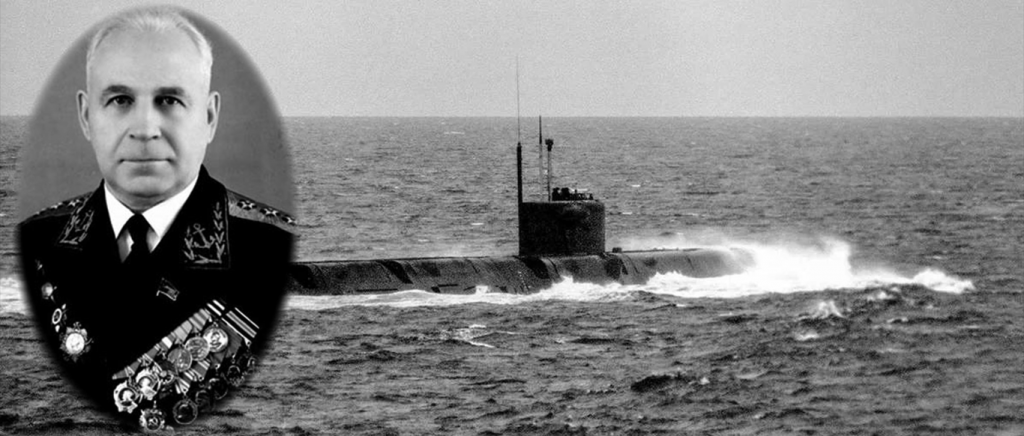 Командующий Северным флотом адмирал В.А. Касатонов