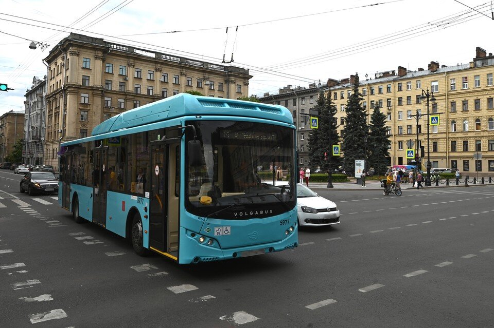     Жители Петербурга пожаловались на давки в автобусах после отмены маршруток  ПЫХАЛОВА Юлия (архив)