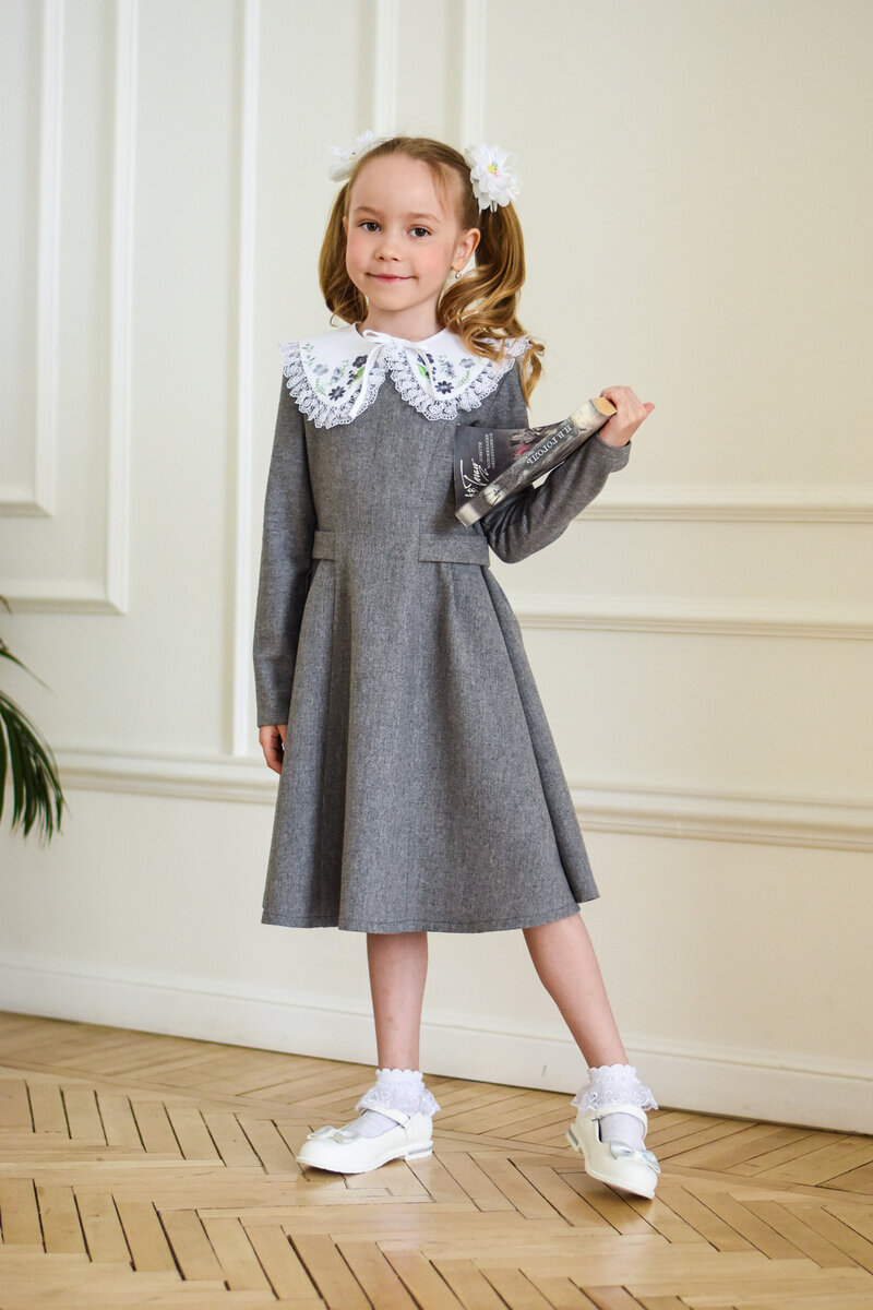 Нарядное платье-трапеция для девочки 6-7 лет