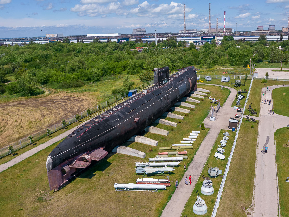Подводная лодка 641Б «Сом» вытащенная в поле. Невероятное зрелище 😵💪😵‍💫10