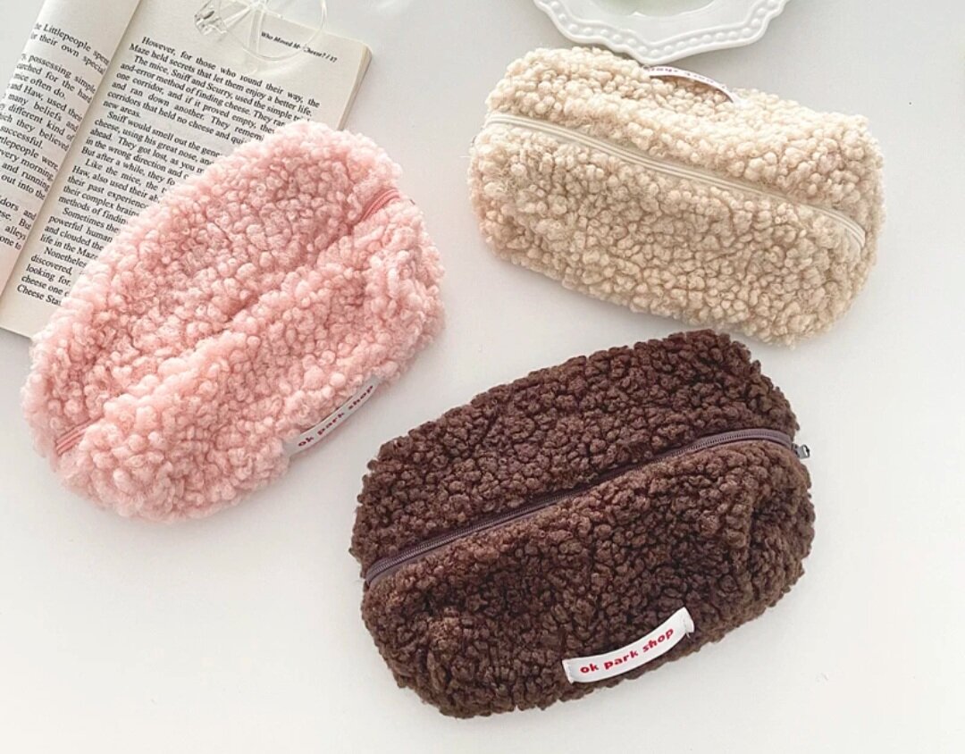 Если Вам захочется погладить барашка на паре/уроке, то этот пенал только Вам подойдёт.