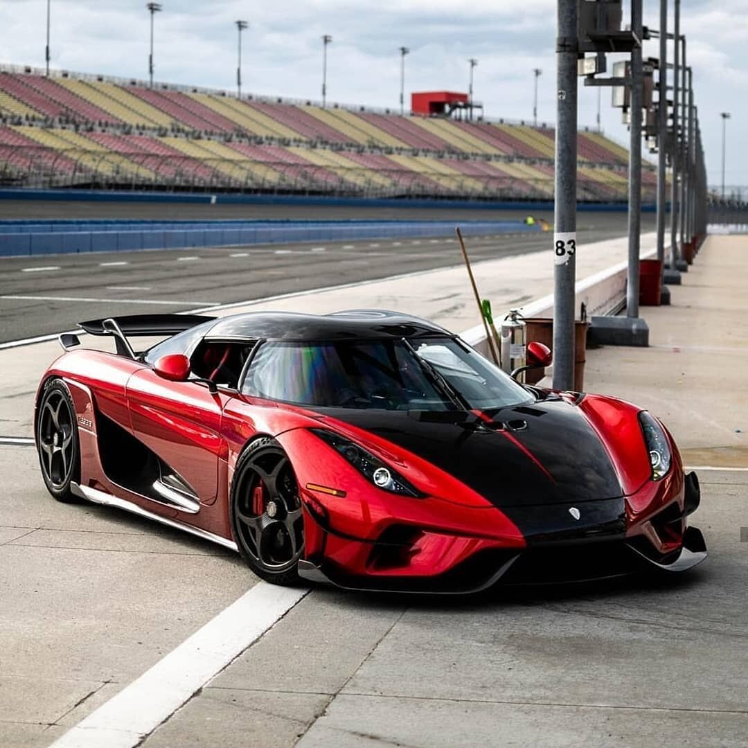 Машина Koenigsegg Agera 2020