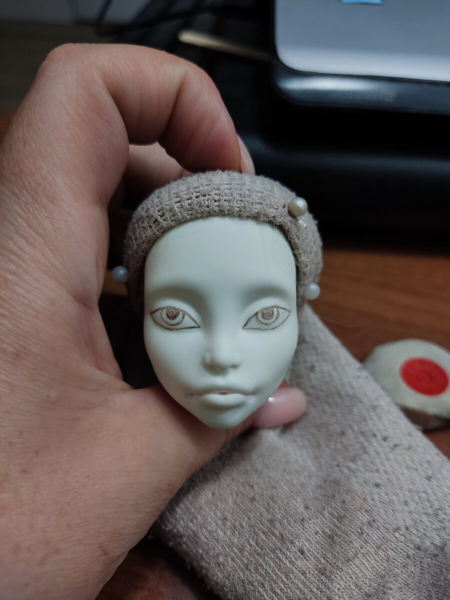 Наметиела глазки