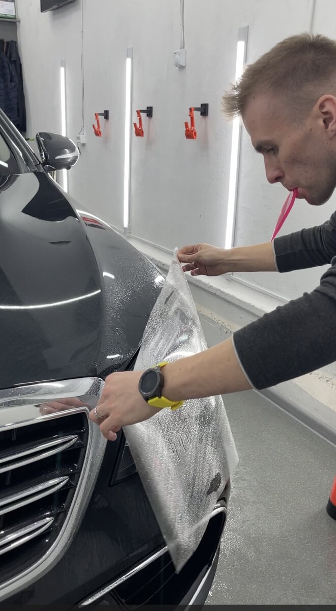 Как относитесь к защите фар полиуретановой пленкой?)