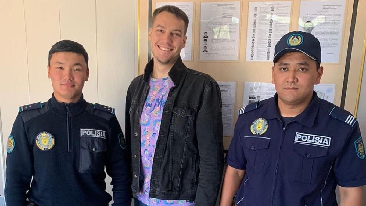    Владислав Коба с полицейскими:instagram.com/policeaktobe