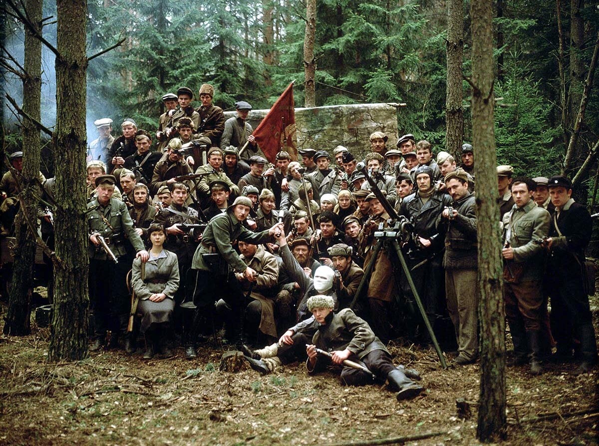 элем климов. 1985г - «иди и смотри» реж. климова(1985 год). маски дивизии дирлевангер. элем климов.