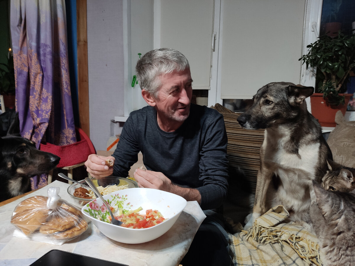 Семейный ужин. И так каждый день.