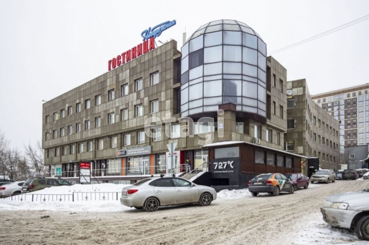    В Новосибирске за 92 млн рублей продают два этажа здания с гостиницей