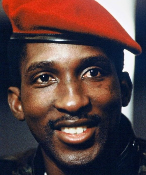 Томас Санкара

15 октября 1987 года погиб лидер одной из последних красных революций XX века — Томас (или Тома, на французский манер) Санкара (1949—1987). Президент республики Буркина-Фасо (1983—1987).
