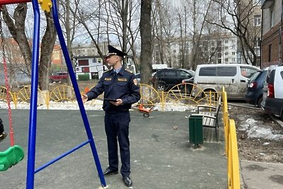    Инспектор ГУСТ Подмосковья проверяет содержание территорий © Сайт Главного управления содержания территорий Московской области