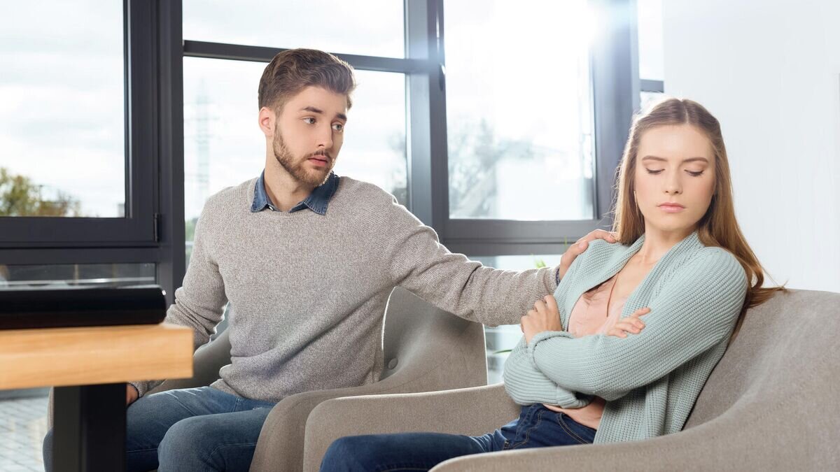    Молодые люди ссорятся© Depositphotos.com / IgorVetushko