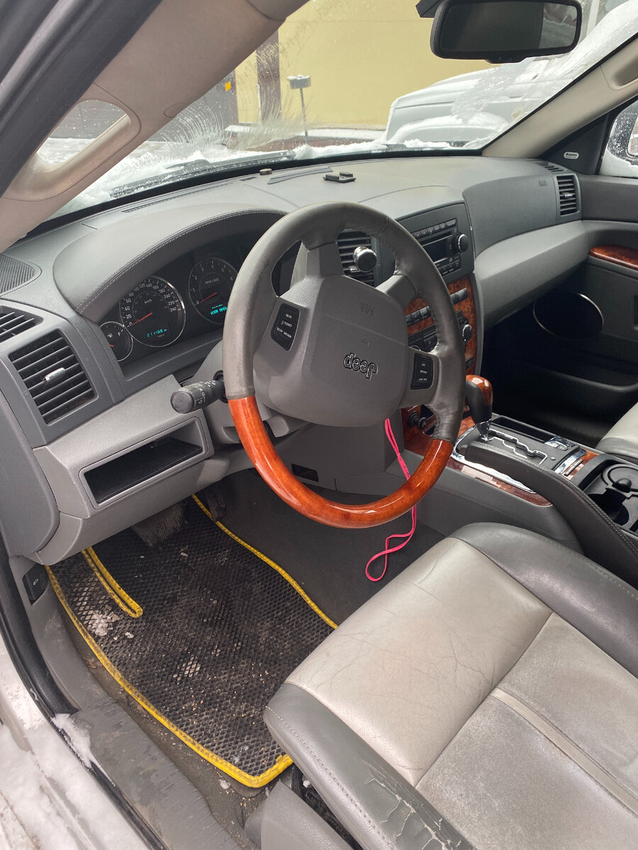 Вот в таком состоянии был салон до ремонта