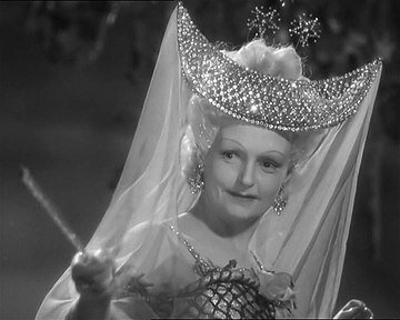 Из фильма "Золушка" (1947). Фею-крестную играла Варвара Мясникова