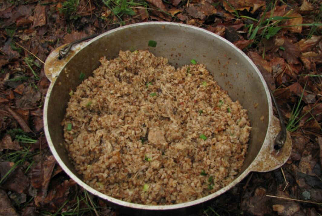 Каша гречневая с тушенкой и грибами