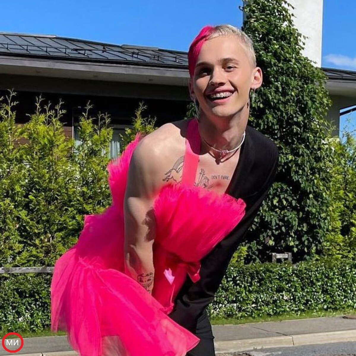 Перед вами "настоящий" мужик из Tik Tok. Образ на Премии Муз-ТВ 2021. Источник: Яндекс картинки