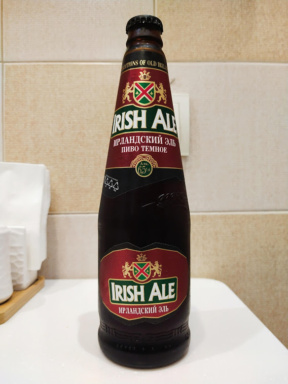 Бутылка интересно формы, крышка брендированная - в коллекцию.