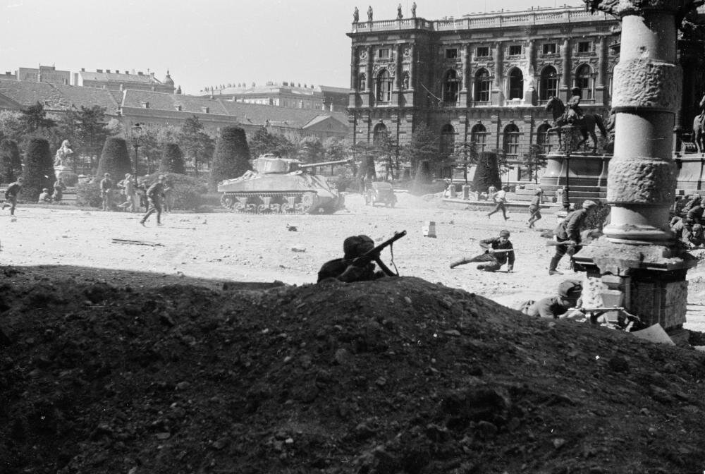 Вена 1945