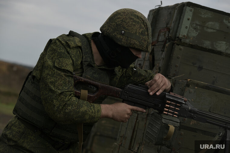    Боевые действия на Украине в скором времени вступят в ключевую фазу, считает Иван Тертель