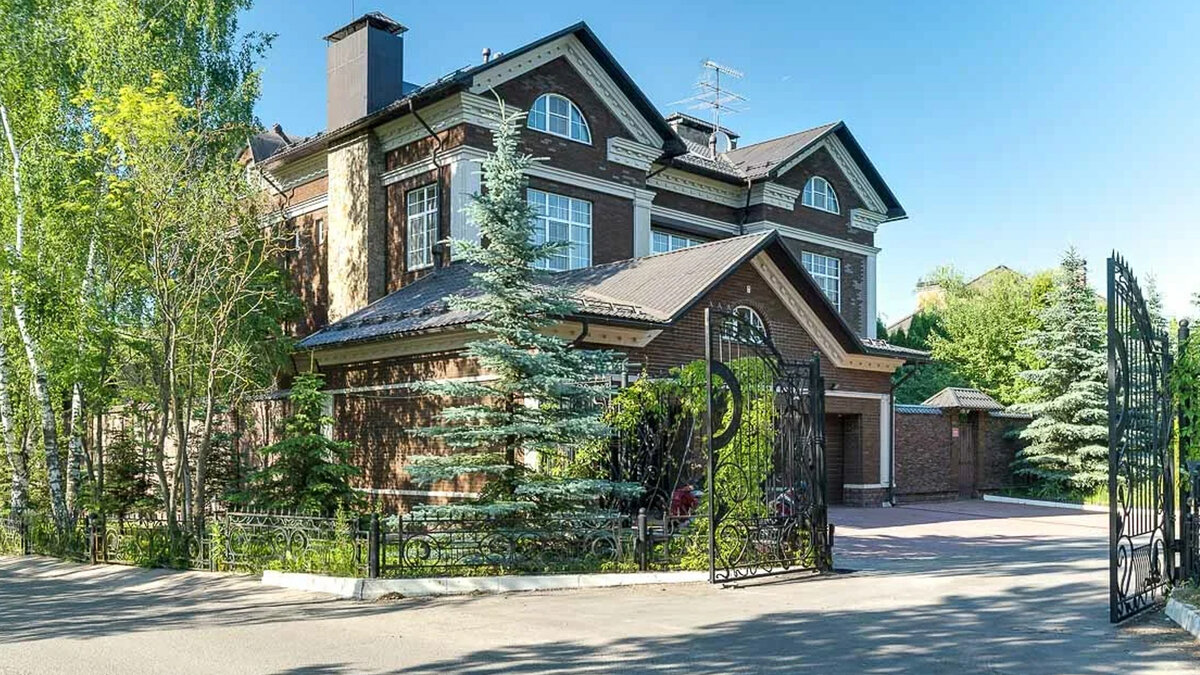 Фасад коттеджа для аренды