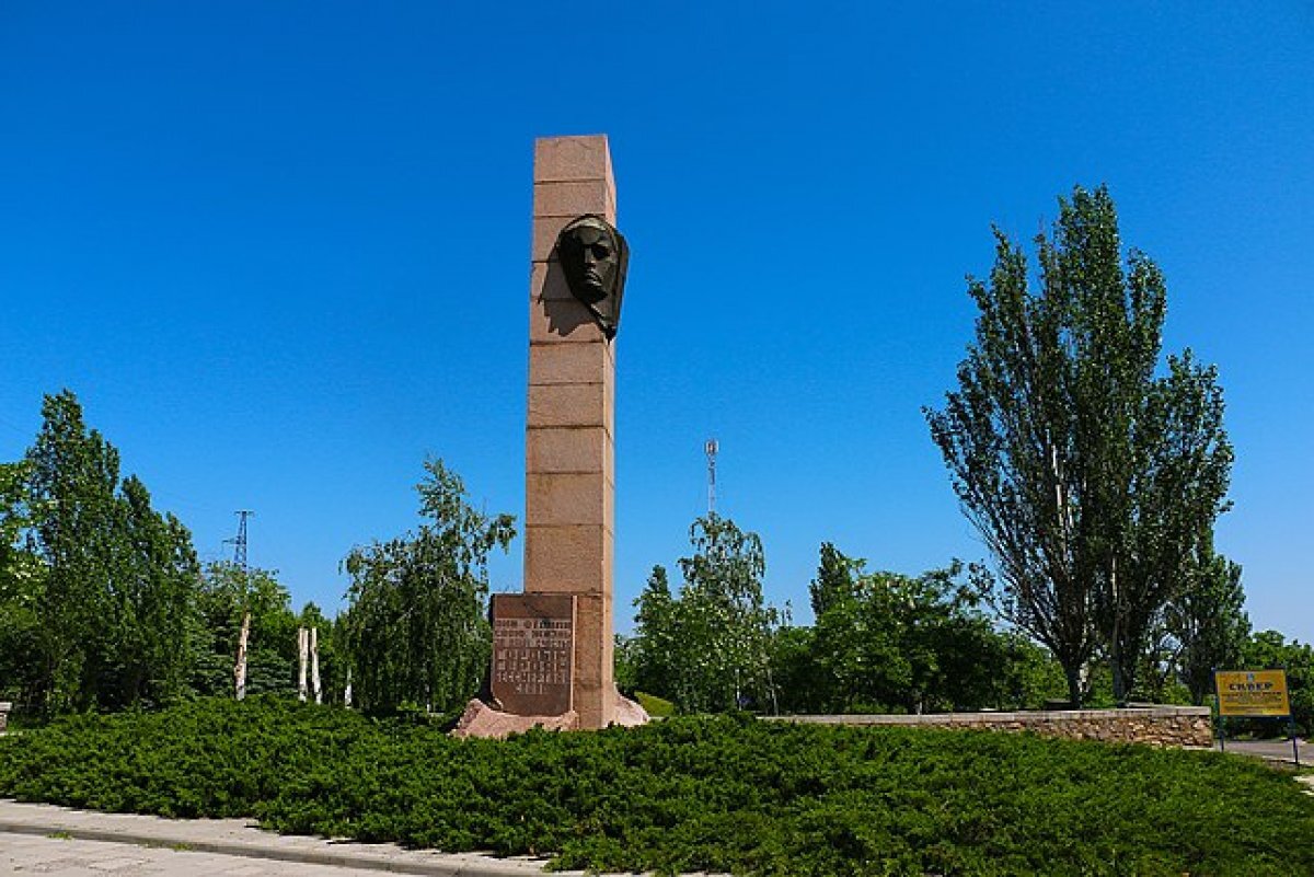 Пляски на святом. В Николаеве уничтожили монумент памяти борцов с фашизмом  | Аргументы и факты – aif.ru | Дзен