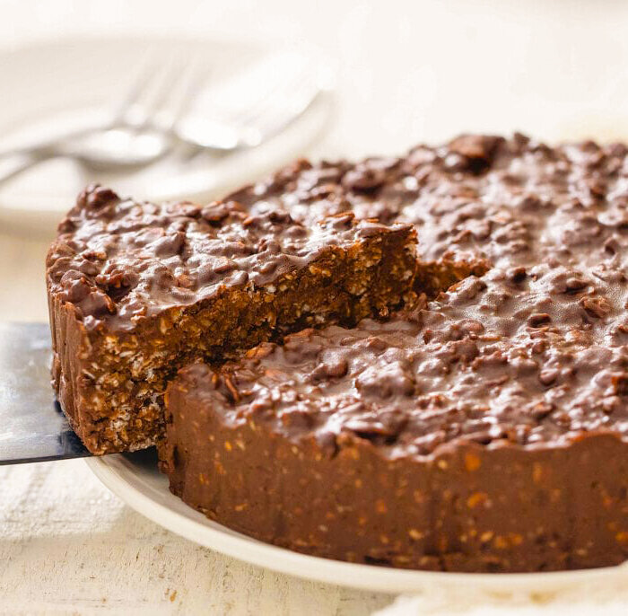 Готовый овсяный торт та тарелке