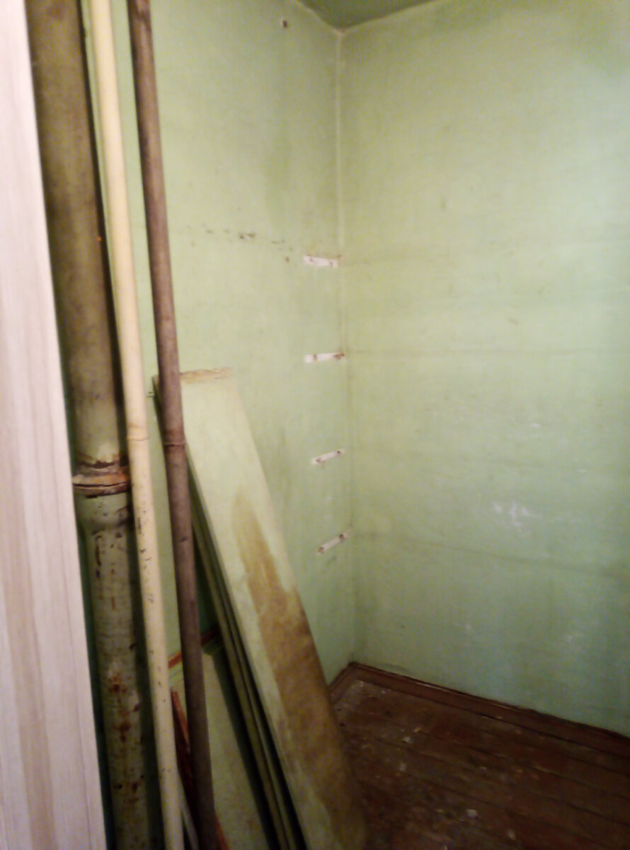 Трубы в кладовке