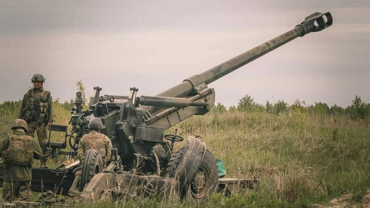    Украинские военные во время стрельбы из гаубицы FH70CC BY-SA 4.0 / Минобороны Украины /