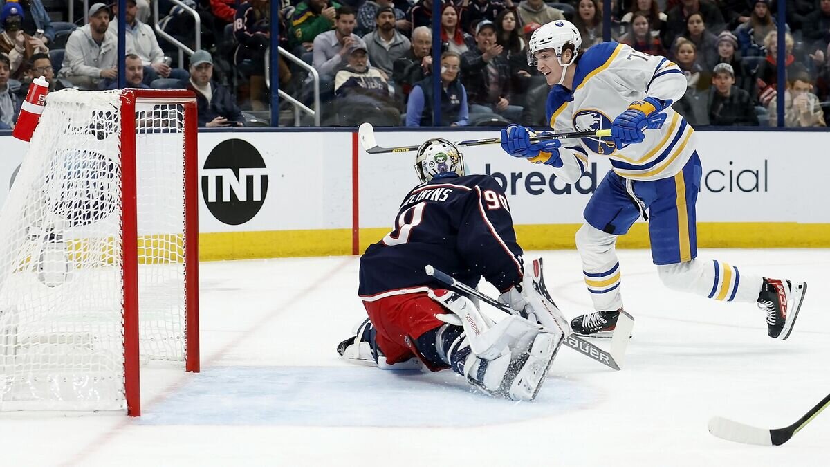    Эпизод матча "Коламбус Блю Джекетс" - "Баффало Сейбрз"© Фото : nhl.com