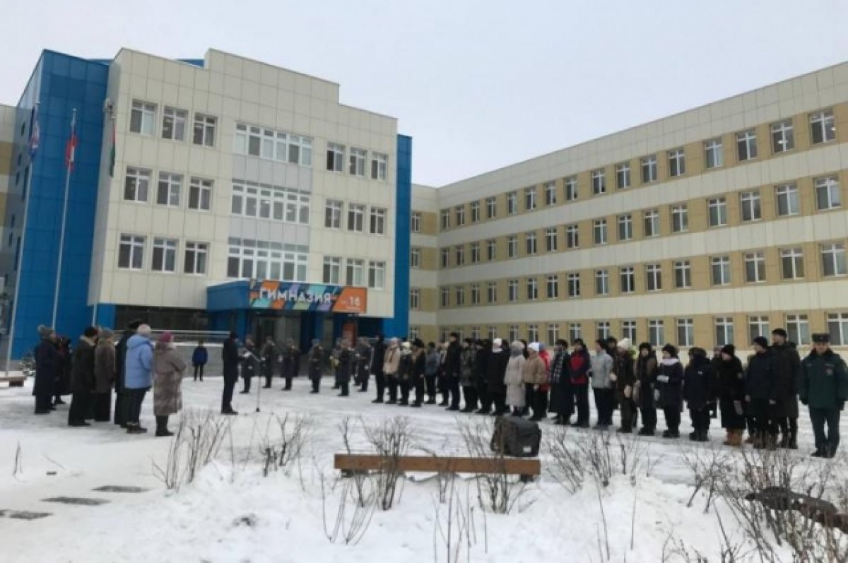    В тюменской гимназии №16 открыли мемориальную доску Сергею Морилову