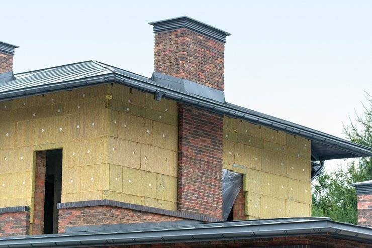 Источник: CIAN.ru  Теплоизоляция не прощает небрежности: несоблюдение технологий монтажа потом обязательно аукнется на микроклимате в помещении.-9