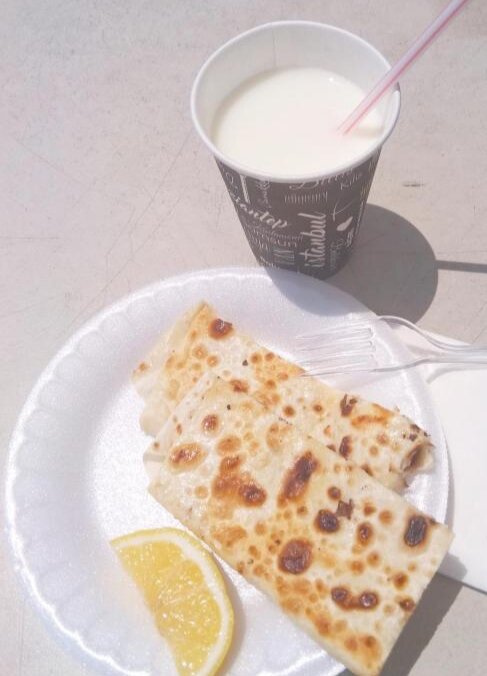 Гёзлеме в турецком отеле 