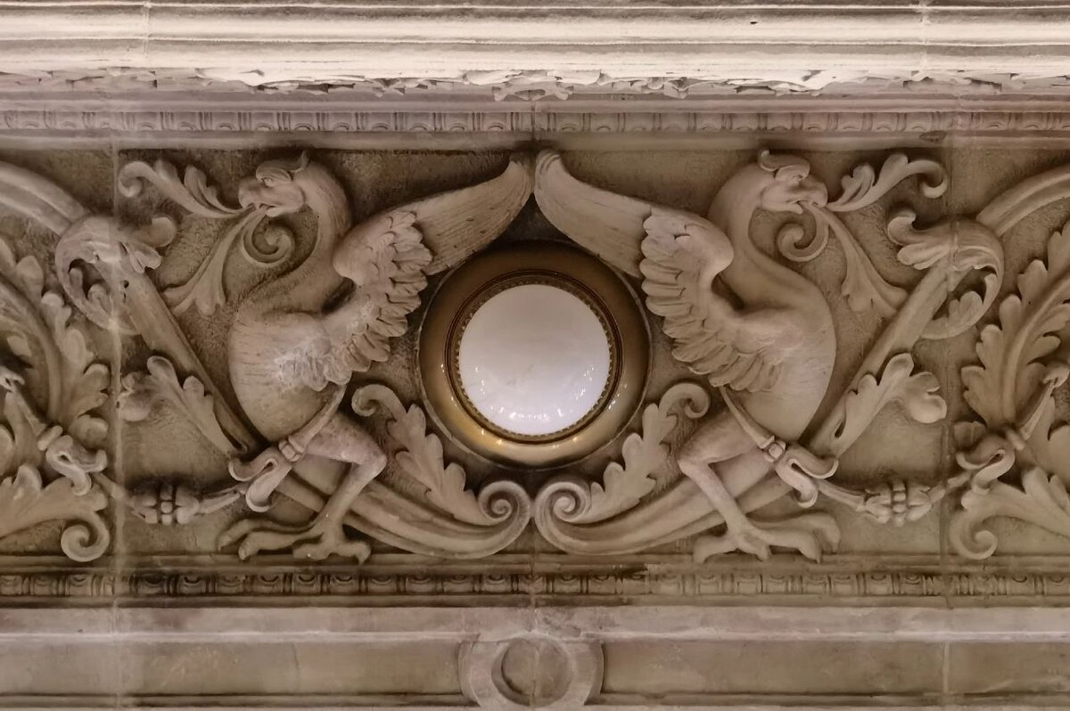 Адрес: Моховая ул., д. 34