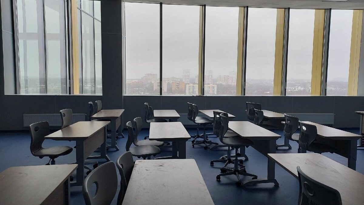     Корпус школы «Школы 800» в Сормове планируется достроить до мая 2023 года. Об этом сообщила представитель ООО ППК «Просвещение» Наталья Фирсова.