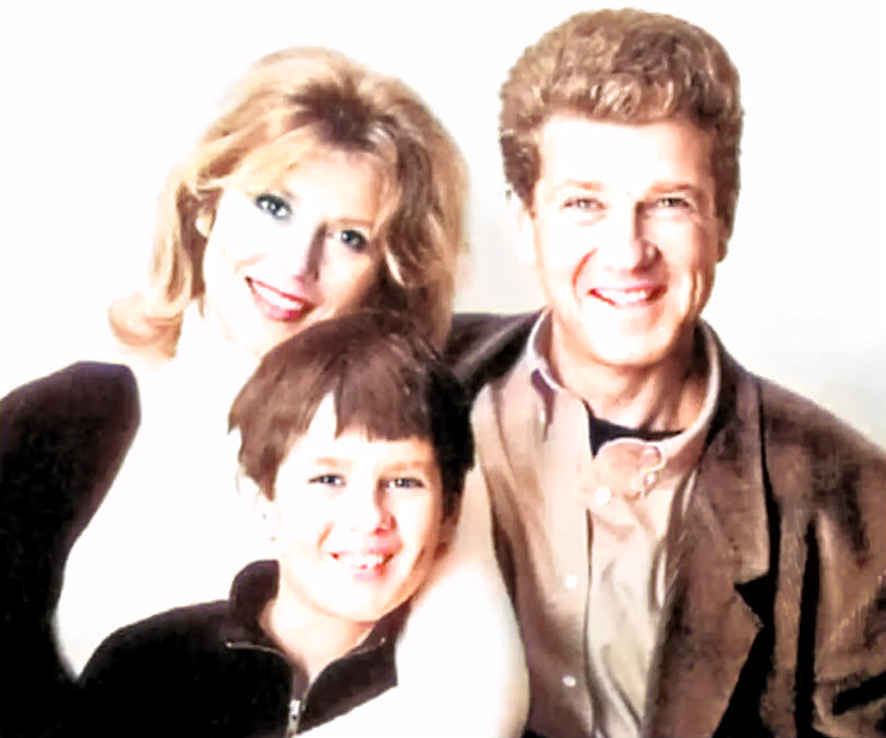 Романова и Костолевский жили в браке около 20 лет. На фото они с сыном Алешей. 90-е гг.