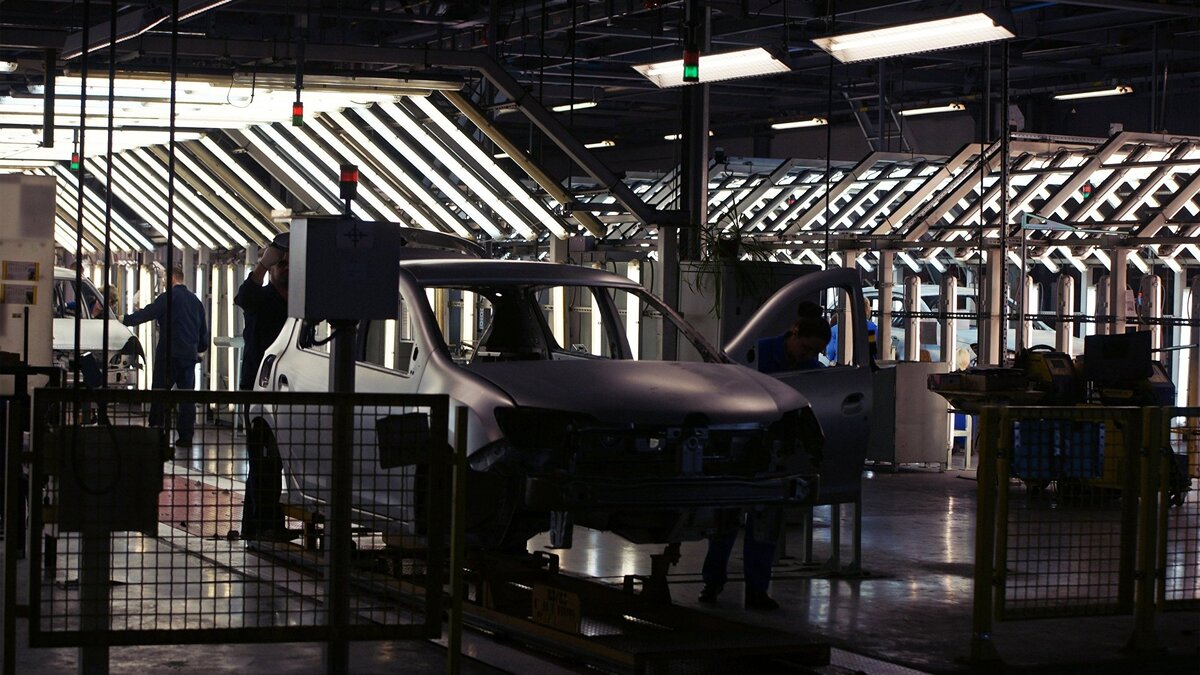    Контроль качества на конвейере завода АвтоВАЗ в городе Тольятти© РИА Новости . Юрий Стрелец