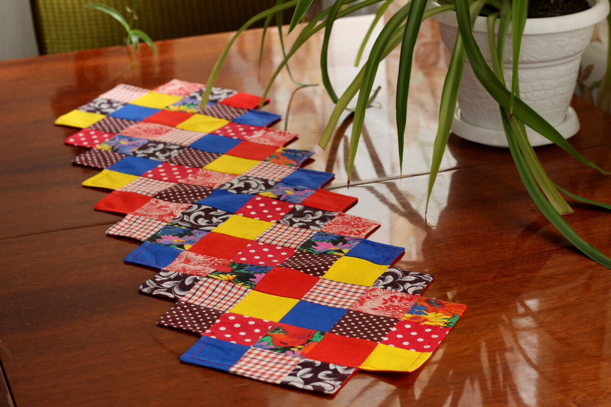 Дорожка в технике пэчворк для стола, ручная работа