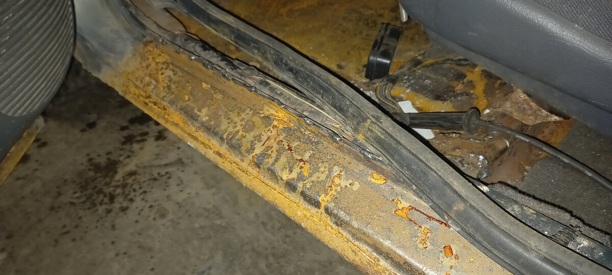 Так он приварил: ужасно и стыки пришлось зачищать гораздо больше и сложнее.