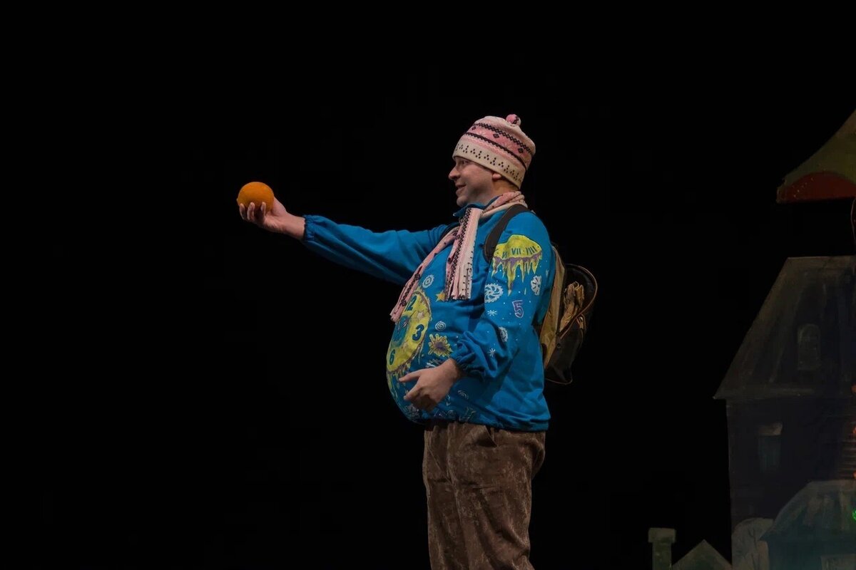 Завтра, 3 января, на основной сцене Кировского драмтеатра состоится показ «Сказки о потерянном времени» - волшебной истории с превращениями по произведению Евгения Шварца.-1-2