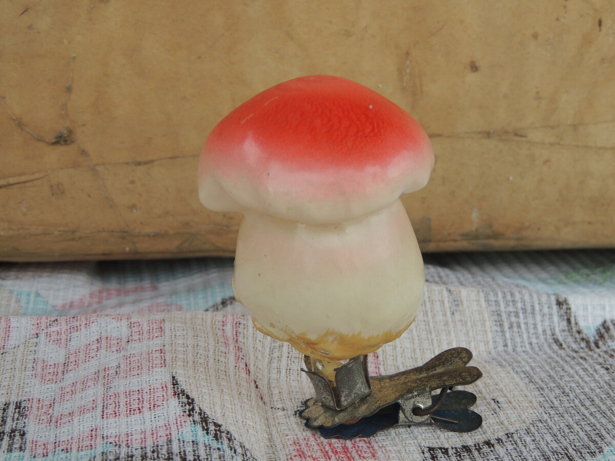 ёлочная игрушка СССР, гриб.(фото автора)