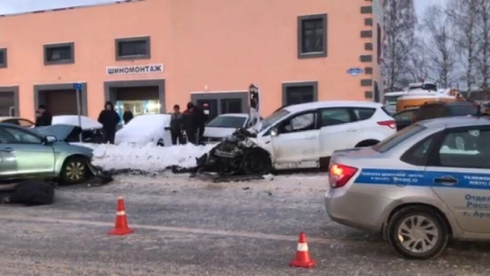     Лихач на иномарке устроил смертельное ДТП под Арзамасом. Фото: УГИБДД по Нижегородской области