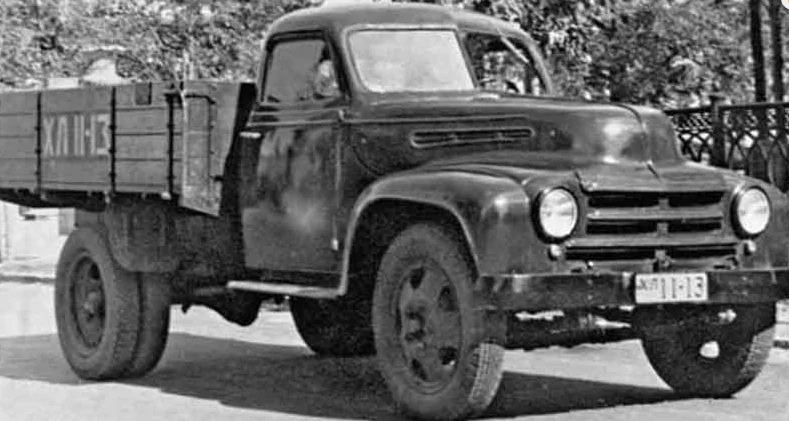 Некоторые могут думать, что первым самостоятельным образцом УАЗа был 469й, но это не совсем так. Несколько ранее был выпущен экспериментальный образец получивший название УАЗ-300.-2